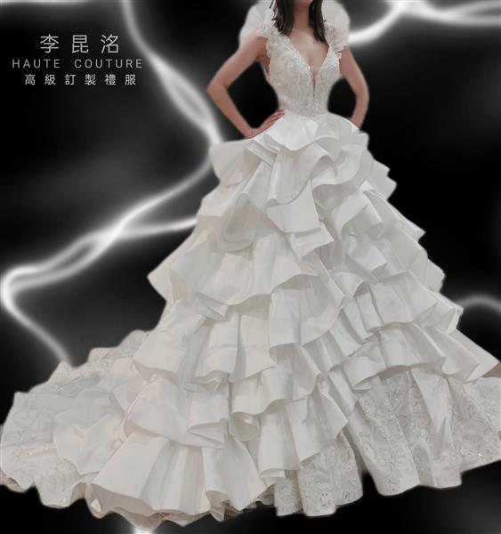 李昆洺设计的白纱礼服